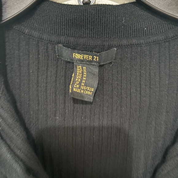 Forever 21 Black Ribbed Zipper Top size medium - Picture 3 of 5